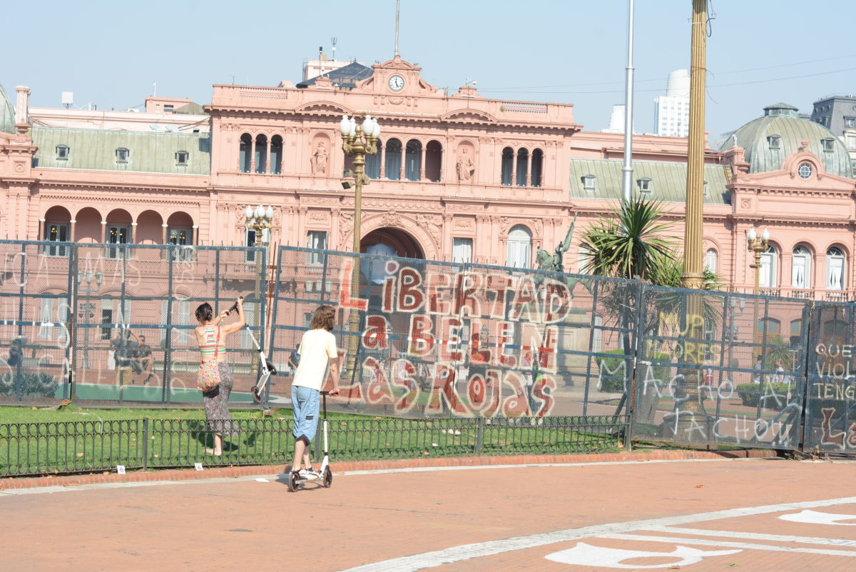 "La Casa Rosada en la Palza de Mayo".